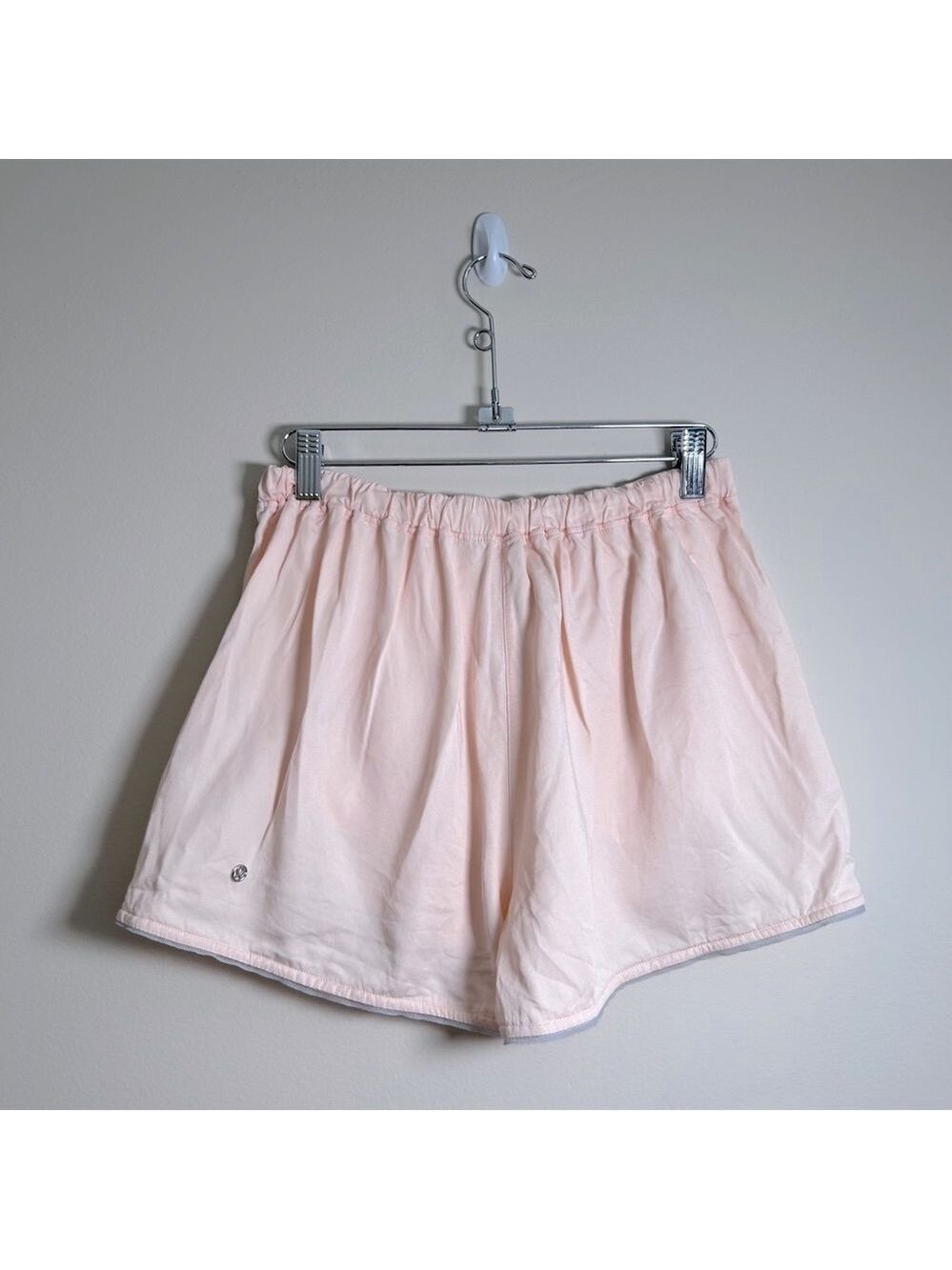 Rare Lululemon Wake and Flow Short High Rise Loose Fit Butter  Pink Size 6 - Picture 3 of 8